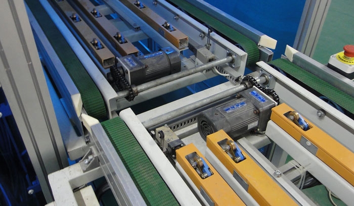 Synchronous belt conveyor line transmission